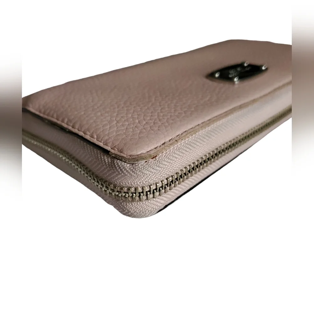 Michael Kors Pink Wristlet vallet. - Picture 4 of 11